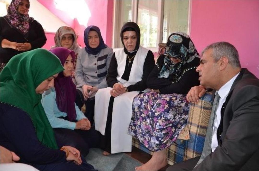 Başbakan Yardımcısı Veysi Kaynak, Şehit Ailesini Ziyaret Etti