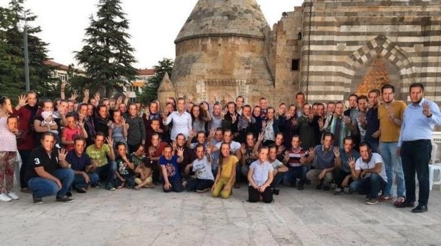 Cumhurbaşkanı Maskeleri İle Alanlara Demokrasi N&ouml;beti İ&ccedil;in Geldiler