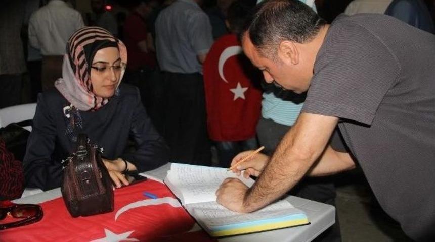 Van&rsquo;da &ldquo;15 Temmuz Anı Defteri&rdquo; Standı Kuruldu