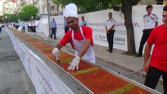 Hatay’da 77. Yılda 77 Metrelik Künefe