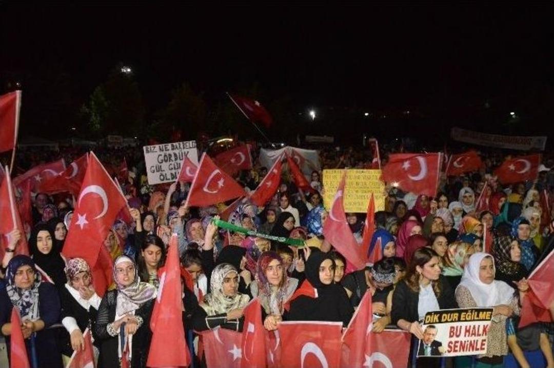 Diyarbakır&rsquo;daki Demokrasi N&ouml;betinde Vatandaşlar Birlik Mesajı Verdi