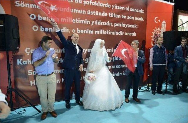 Gelin Damat Demokrasi Nöbetinde