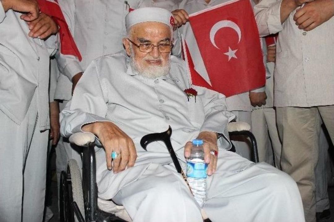 80 Yaşında Tekerlekli Sandalyesiyle N&ouml;bete Destek Veriyor