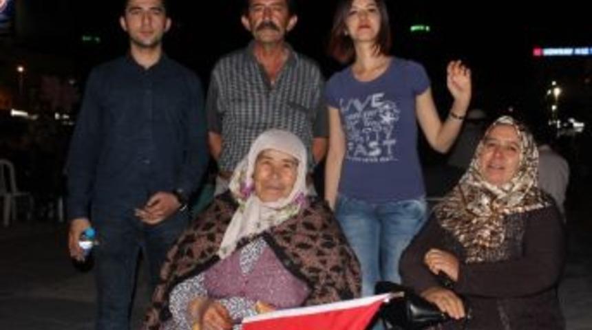 Fatiş Nine Her Namazda Darbecilere Beddua Ediyor