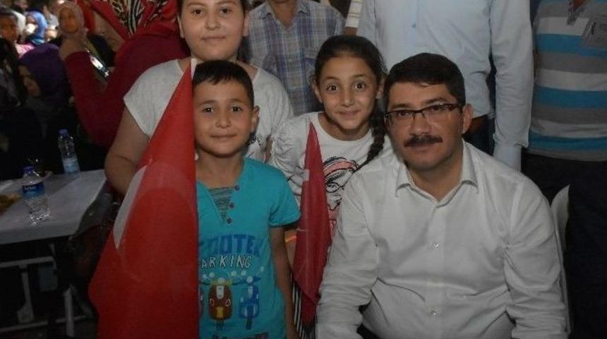 Demokrasi N&ouml;beti 8. G&uuml;n&uuml;nde Devam Ediyor