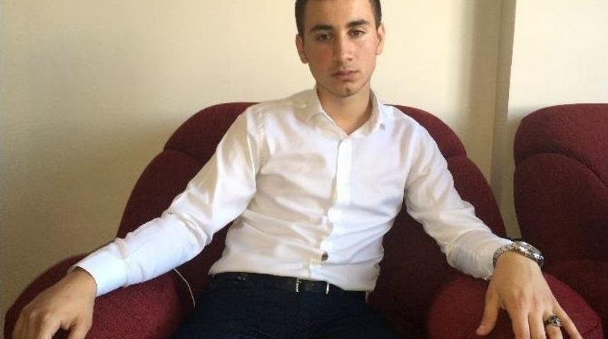 (&ouml;zel Haber) Cumhurbaşkanı Erdoğan&rsquo;ın Alnından &Ouml;pt&uuml;ğ&uuml; Yaralı Gen&ccedil; O Gece Yaşadıklarını Anlattı