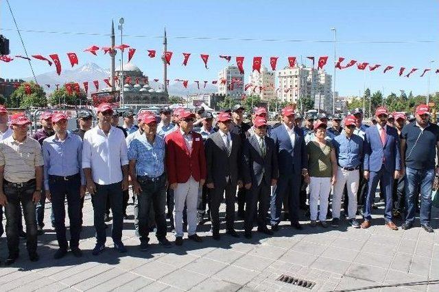 Basında Sansürün Kaldırılışının 108. Yıl Dönümü Polislerle Birlikte Kutlandı