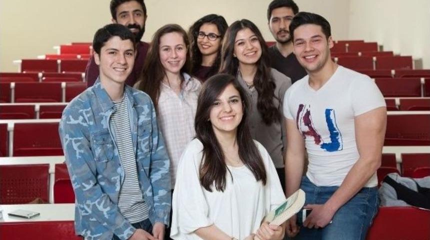 &Ouml;ğrencilerden İk&ccedil;&uuml;&rsquo;ye &ldquo;ge&ccedil;er&rdquo; Not