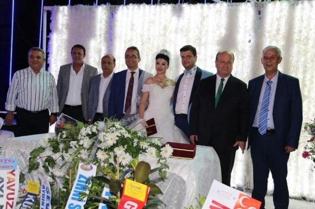 &Ouml;zakcan Ailesinin Mutlu G&uuml;n&uuml;