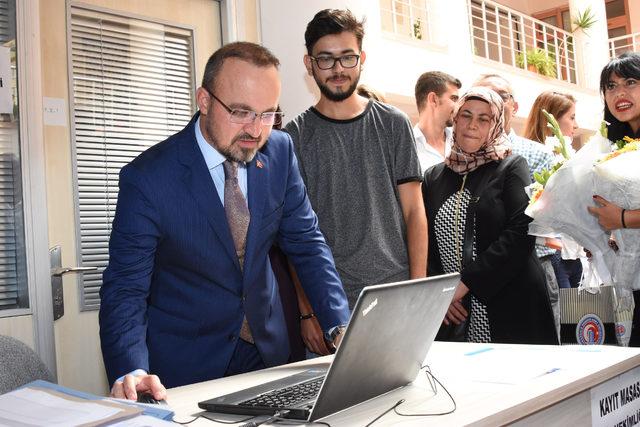 ÇOMÜ'de ilk kaydı AK Parti'li Bülent Turan yaptı