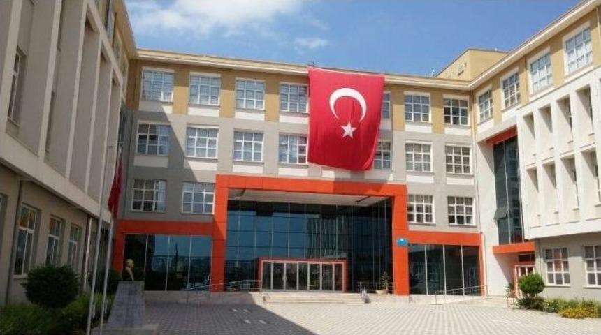 Adana&rsquo;da Kapatılan Okulların Tabelaları S&ouml;k&uuml;ld&uuml;