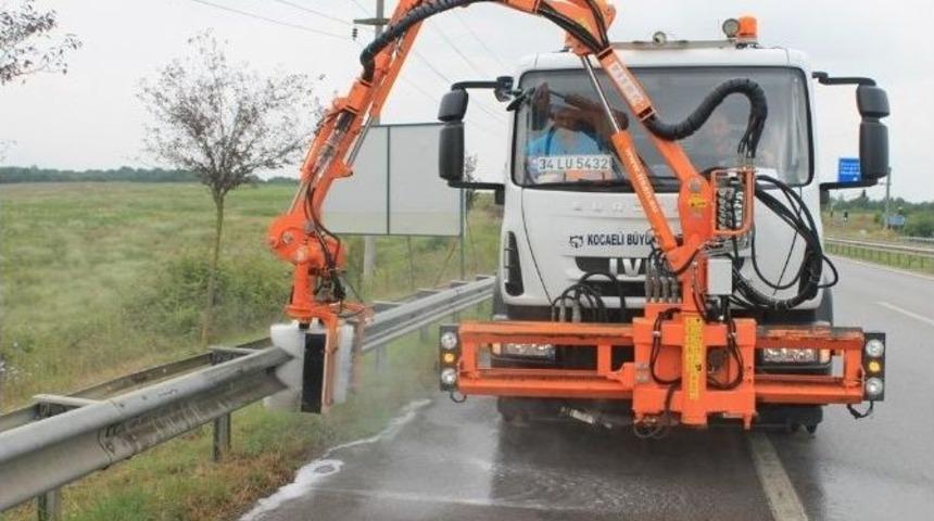 Kocaeli&rsquo;de Yol Temizleme Ve Bakım &Ccedil;alışmaları Devam Ediyor