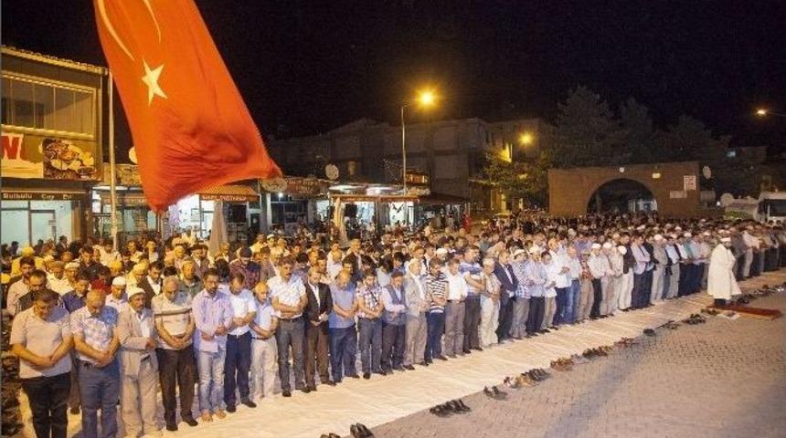 Ahlat&rsquo;ta Ş&uuml;k&uuml;r Namazı Kılındı