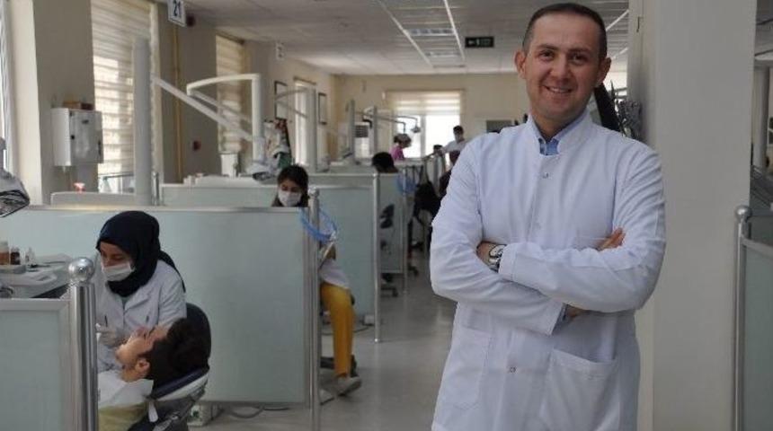 Ne&uuml;&rsquo;de D&uuml;nyadaki Diş Hekimleriyle Rekabet Edebilecek &Ouml;ğrenciler Yetiştiriliyor