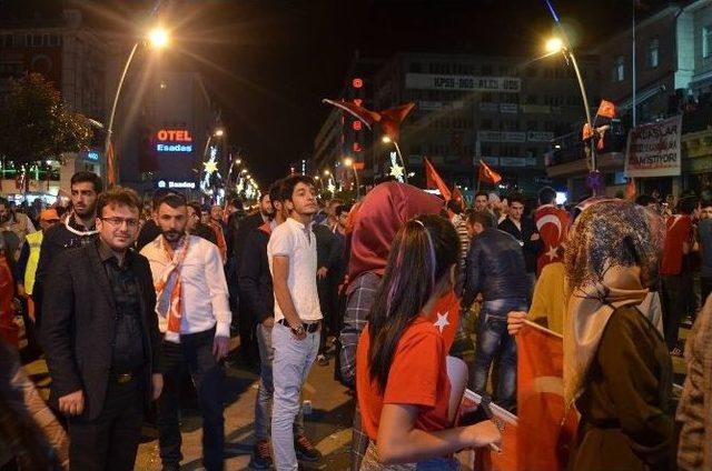 Bilim Ve Medya Mensupları Demokrasi Nöbetindeydi