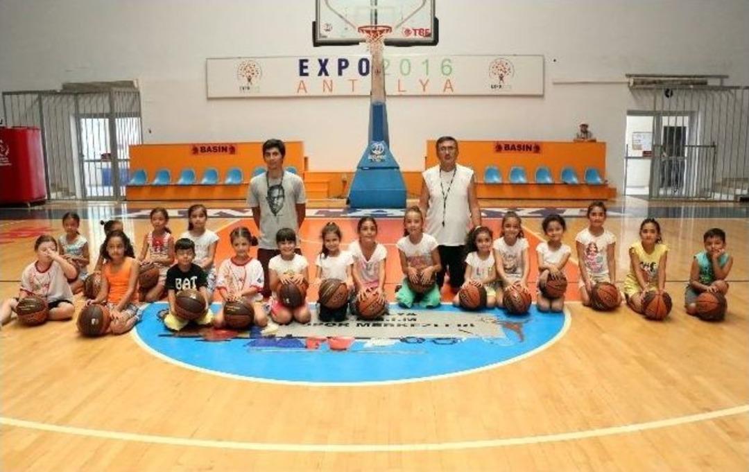 Antalya&rsquo;da Yaz Spor Okulu Heyecanı Yaşanıyor