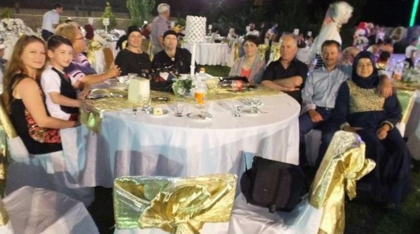 Taylandlı Geline T&uuml;rk Usul&uuml; D&uuml;ğ&uuml;n