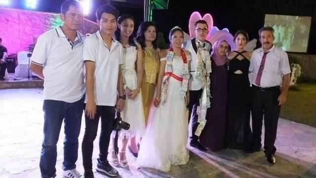 Taylandlı Geline Türk Usulü Düğün