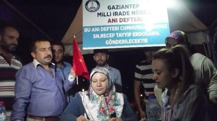 Demokrasi N&ouml;betindeki Vatandaşların Duyguları Anı Defterinde Yaşayacak