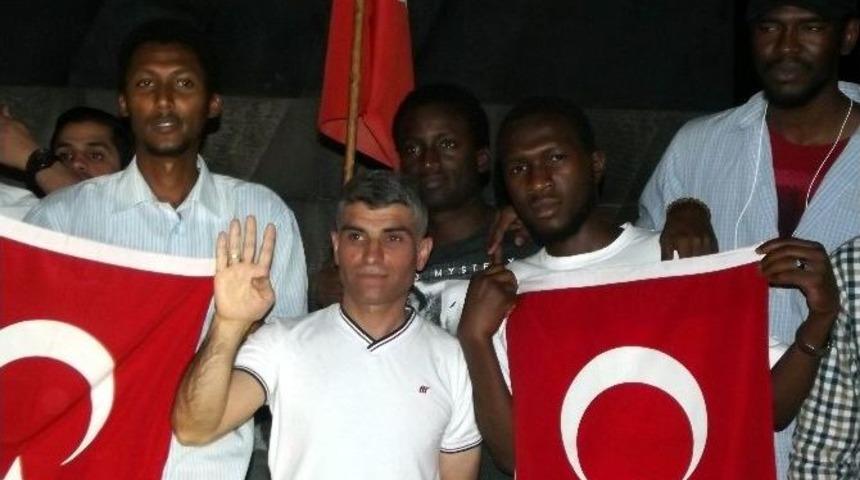 Afrikalı &Ouml;ğrencilerden Demokrasi N&ouml;betine Destek