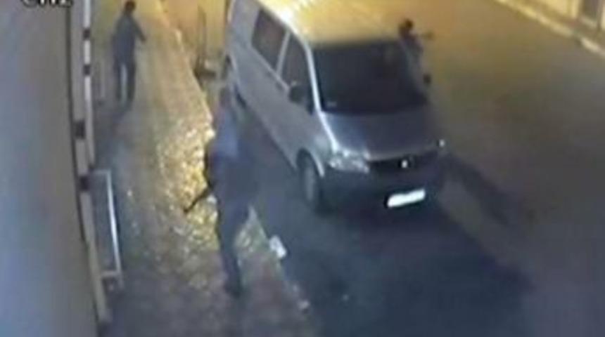 Diyarbakır&rsquo;da Ter&ouml;ristlerin Geri P&uuml;sk&uuml;rt&uuml;lmesi G&uuml;venlik Kamerasına Yansıdı