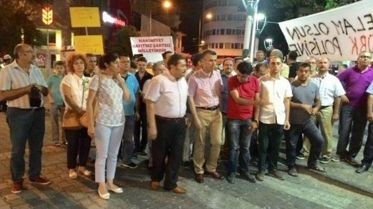 Edremit’te Demokrasi Nöbetinde Meydan Boş Kalmıyor. G1