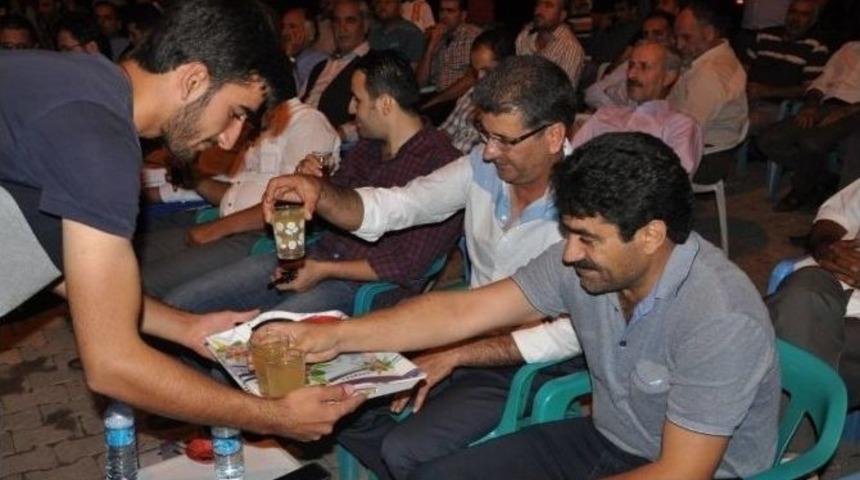 Demokrasi N&ouml;beti Tutan Vatandaşlara Bal Şerbeti İkram Edildi