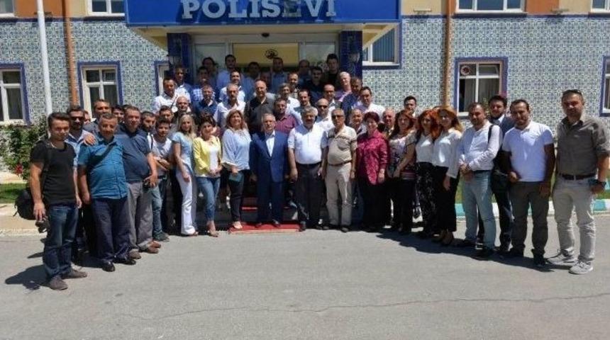 Vali Ahmet Hamdi Nayir Basın Mensuplarıyla Bir Araya Geldi