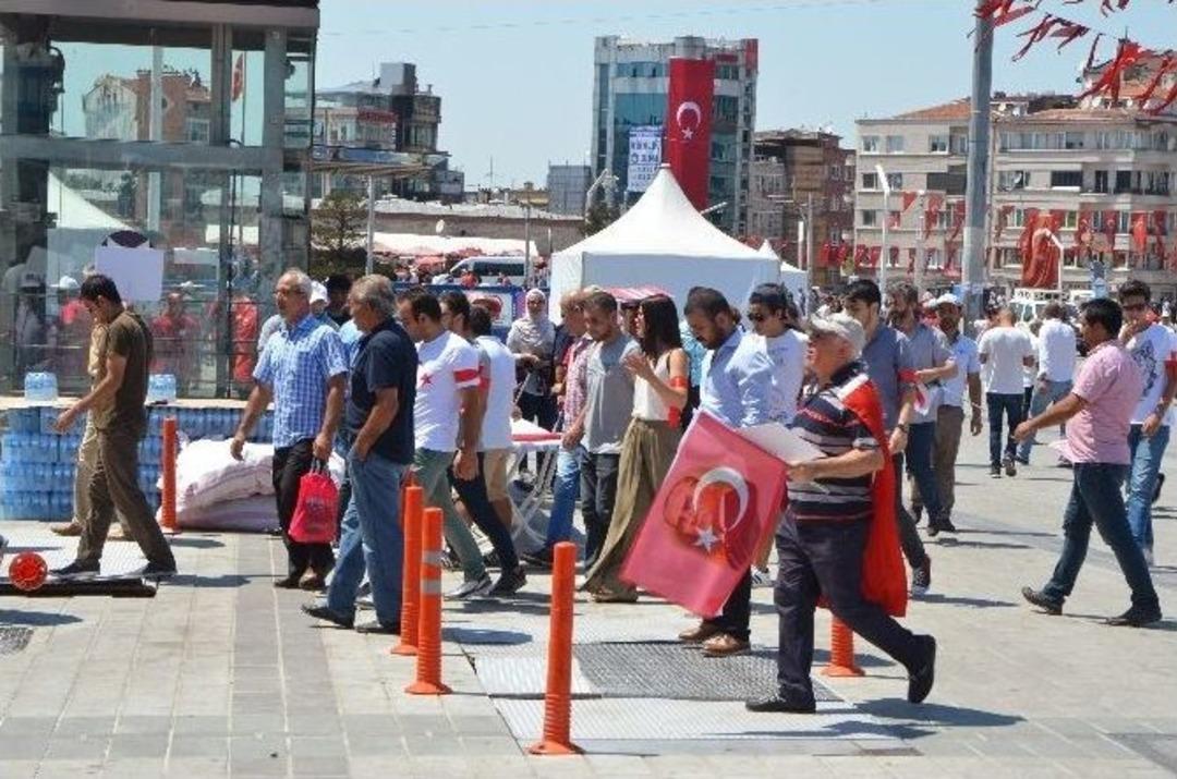 Taksim Meydanı Bomba Araması İ&ccedil;in Boşaltıldı