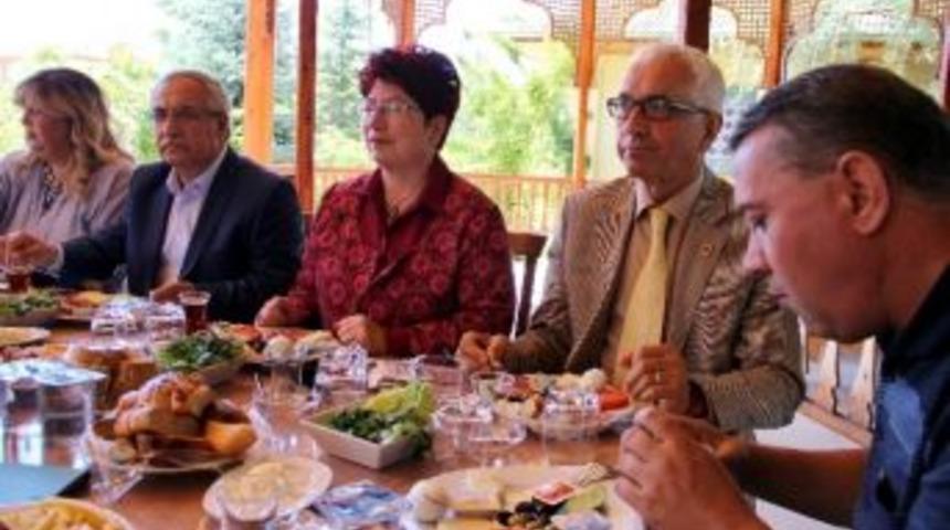 Vali Ahmet Hamdi Nayir: K&uuml;tahya Basını Devletinin Ve Milletinin Yanında