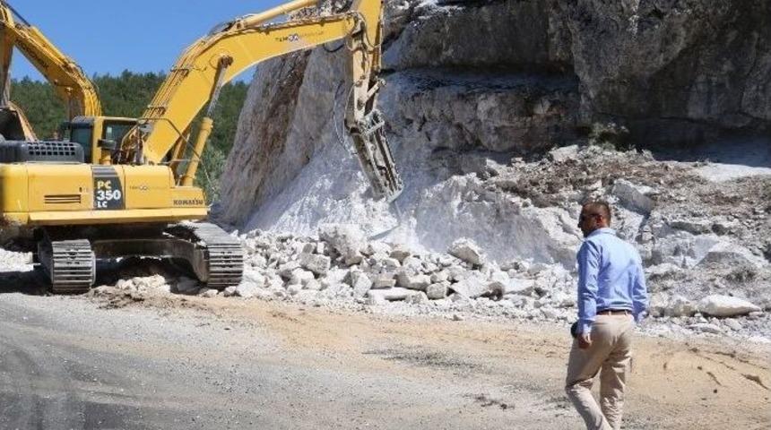 Manisa B&uuml;y&uuml;kşehir&rsquo;den Kırkağa&ccedil;&rsquo;ta Asfalt &Ccedil;alışması