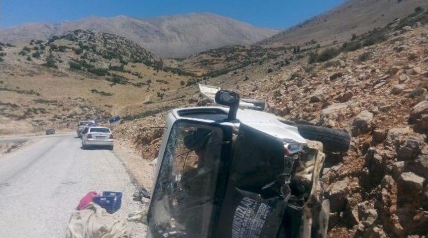 Piknik Yolunda Trafik Kazası: 1&rsquo;i &Ccedil;ocuk 2 &Ouml;l&uuml;, 8 Yaralı