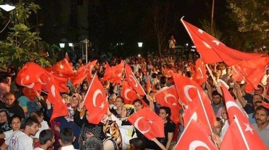 Darbe Girişimine Tepkiler Devam Ediyor