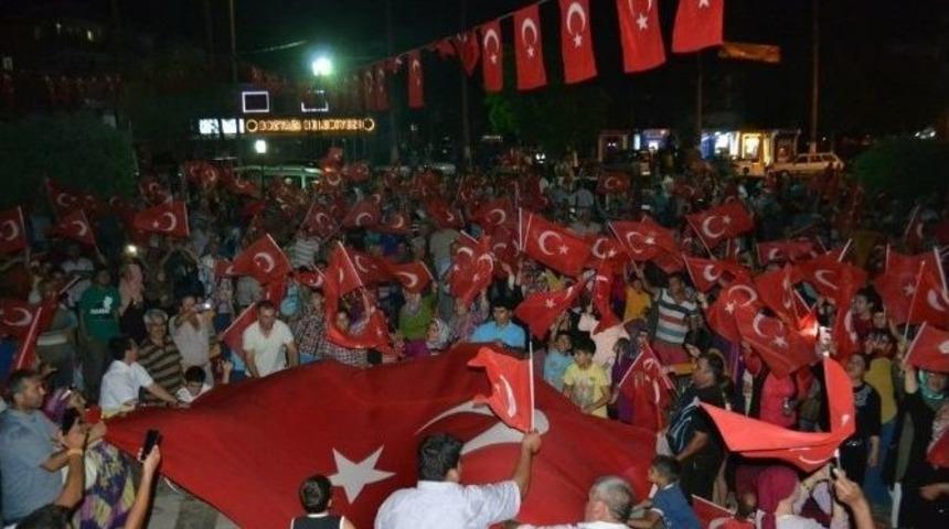 Bozyazı&rsquo;da Demokrasi N&ouml;beti Coşkuyla Devam Ediyor