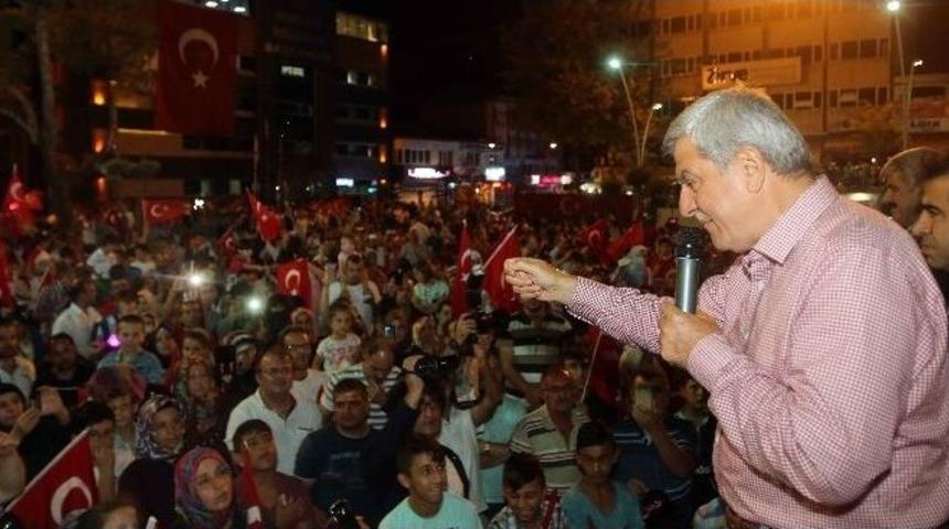 Başkan Karaosmanoğlu, &ldquo;darbeyi Ger&ccedil;ekleştirenler Hain Ve İnsanlık D&uuml;şmanlarıdır&rdquo;
