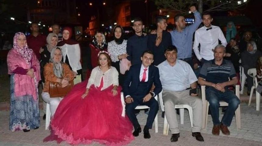 Nikahtan Demokrasi N&ouml;betine