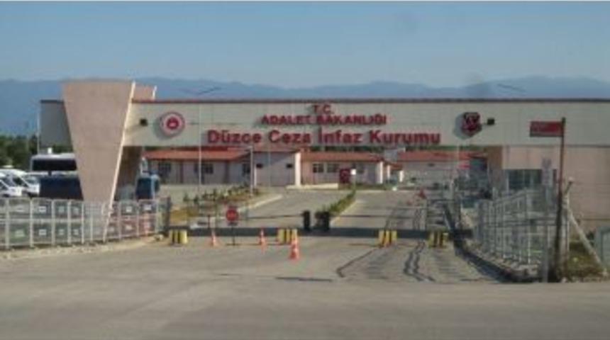 Generaller D&uuml;zce&rsquo;ye Sevk Edildi