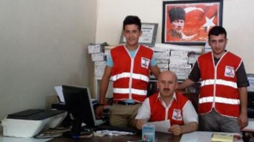 Baykan&rsquo;da Demokrasi N&ouml;beti Tutanlara Kızılay&rsquo;dan İkram