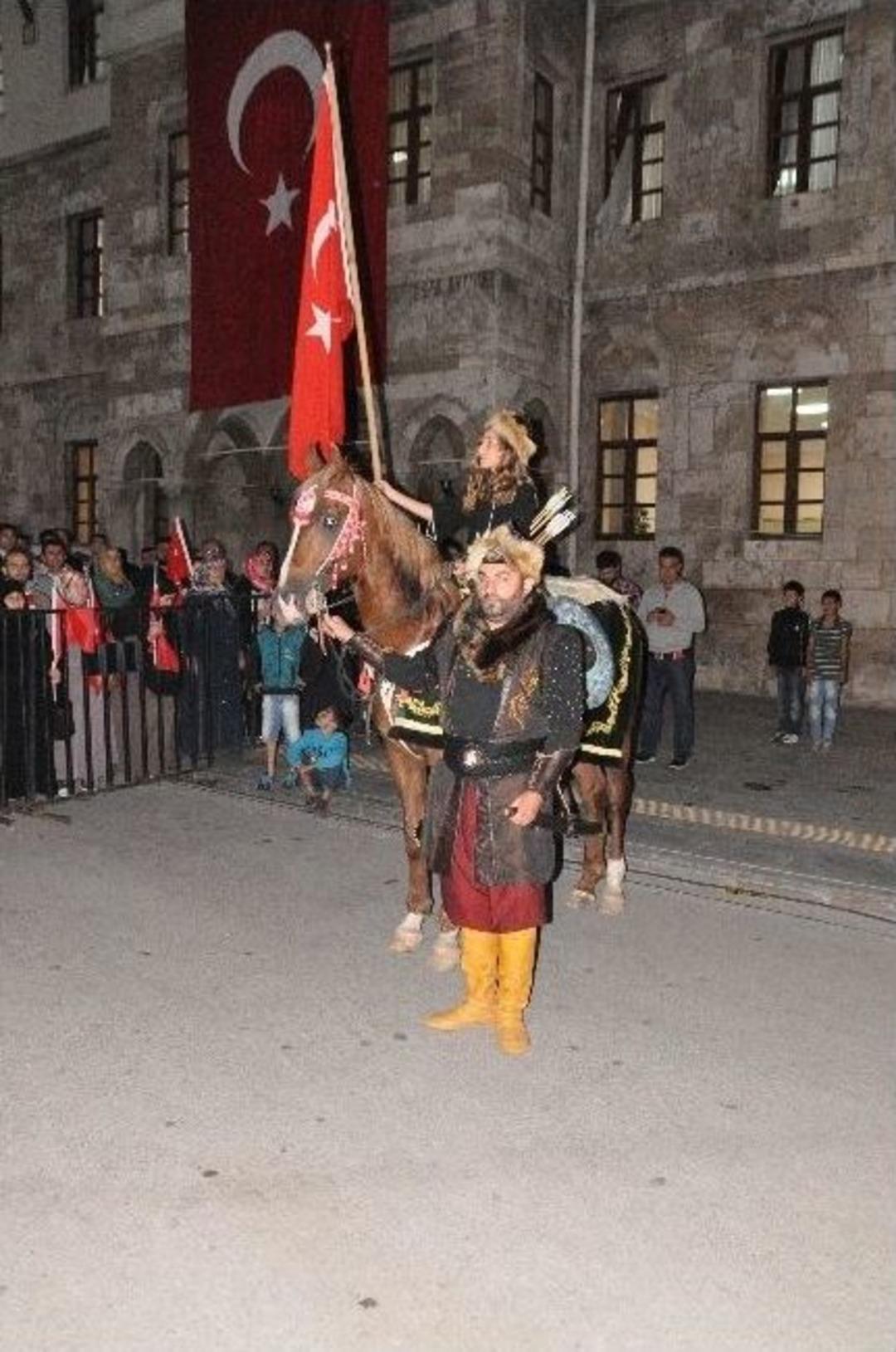 Sivas&rsquo;ta Demokrasi N&ouml;betini S&uuml;rd&uuml;r&uuml;yor