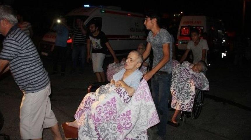 Askeri Alanda &Ccedil;ıkan Yangın Huzurevini Duman Altında Bıraktı