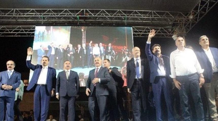 Bakanlar Kent Meydanında Vatandaşa Seslendi