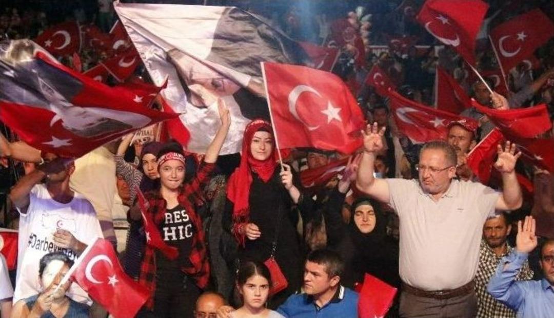Antalya&rsquo;da Demokrasi N&ouml;beti 10. G&uuml;n&uuml;nde De Devam Etti