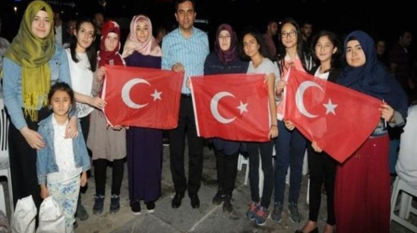 Kırşehir’de Demokrasi Nöbetleri Sürüyor