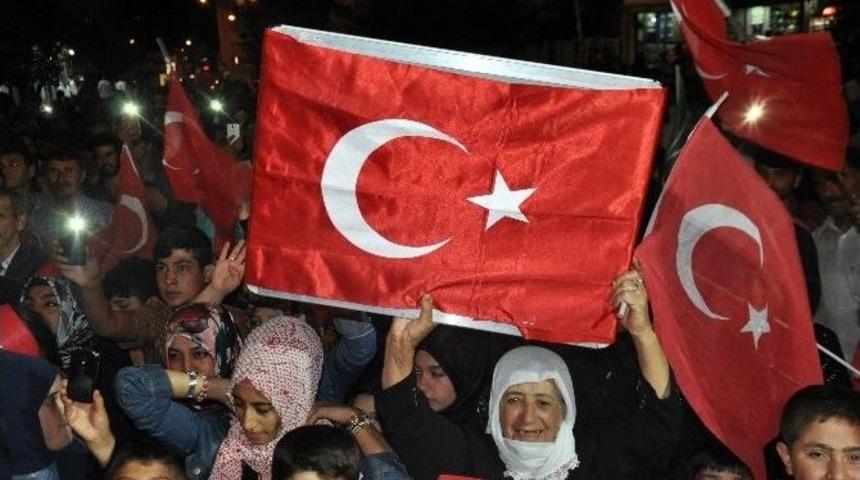 Aktaş, Cumhurbaşkanı İ&ccedil;in Yazdığı T&uuml;rk&uuml;y&uuml; Seslendirdi