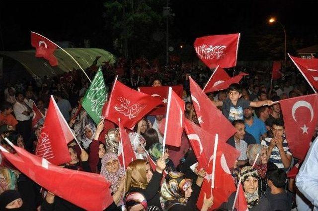 Aktaş, Cumhurbaşkanı İçin Yazdığı Türküyü Seslendirdi