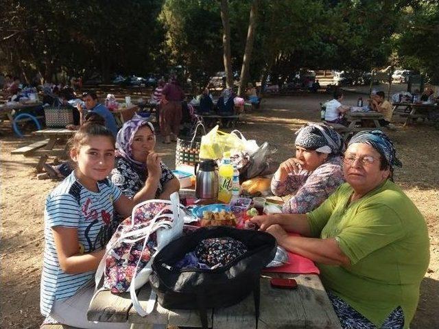 Karpuzlu Belediyesi’nden Bayan Ve Çocuklara Jest