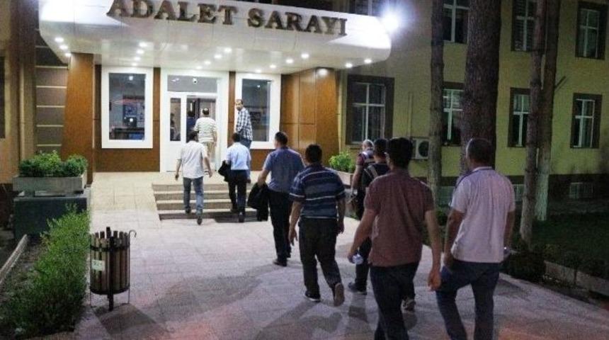 Niğde&rsquo;de 4&rsquo;&uuml; Komiser 30 Polis Tutuklandı