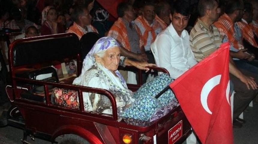 100 Yaşındaki Feriha Nine Demokrasi N&ouml;betinde