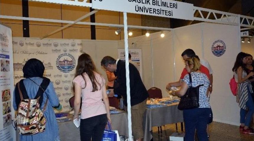 Sağlık Bilimleri &Uuml;niversitesi Aday &Ouml;ğrencileri Tanıtım Standında Ağırladı