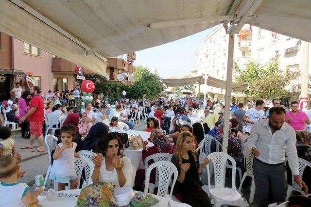 Trafiğe Kapatılan Yolda Toplu Sünnet Şöleni